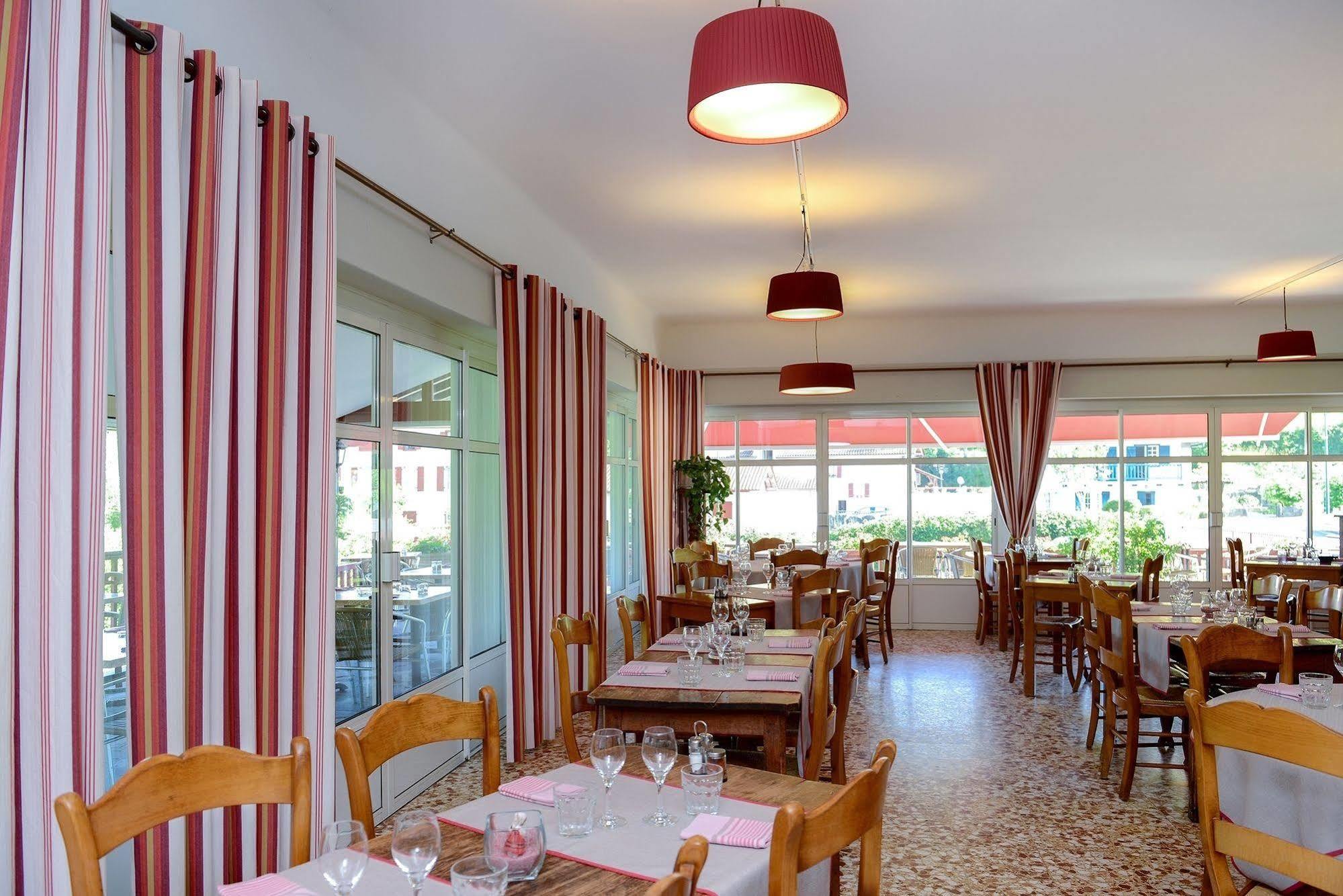 Logis Hotel Ur-Hegian Aïnhoa Eksteriør billede