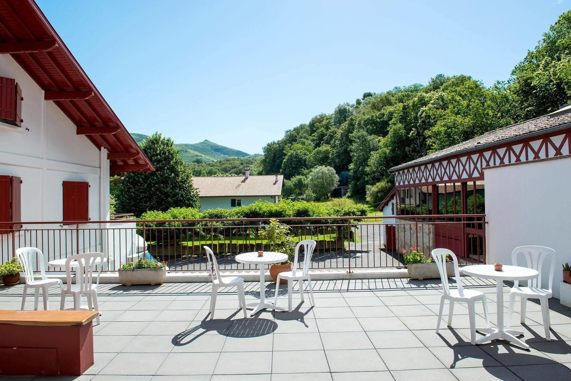 Logis Hotel Ur-Hegian Aïnhoa Eksteriør billede