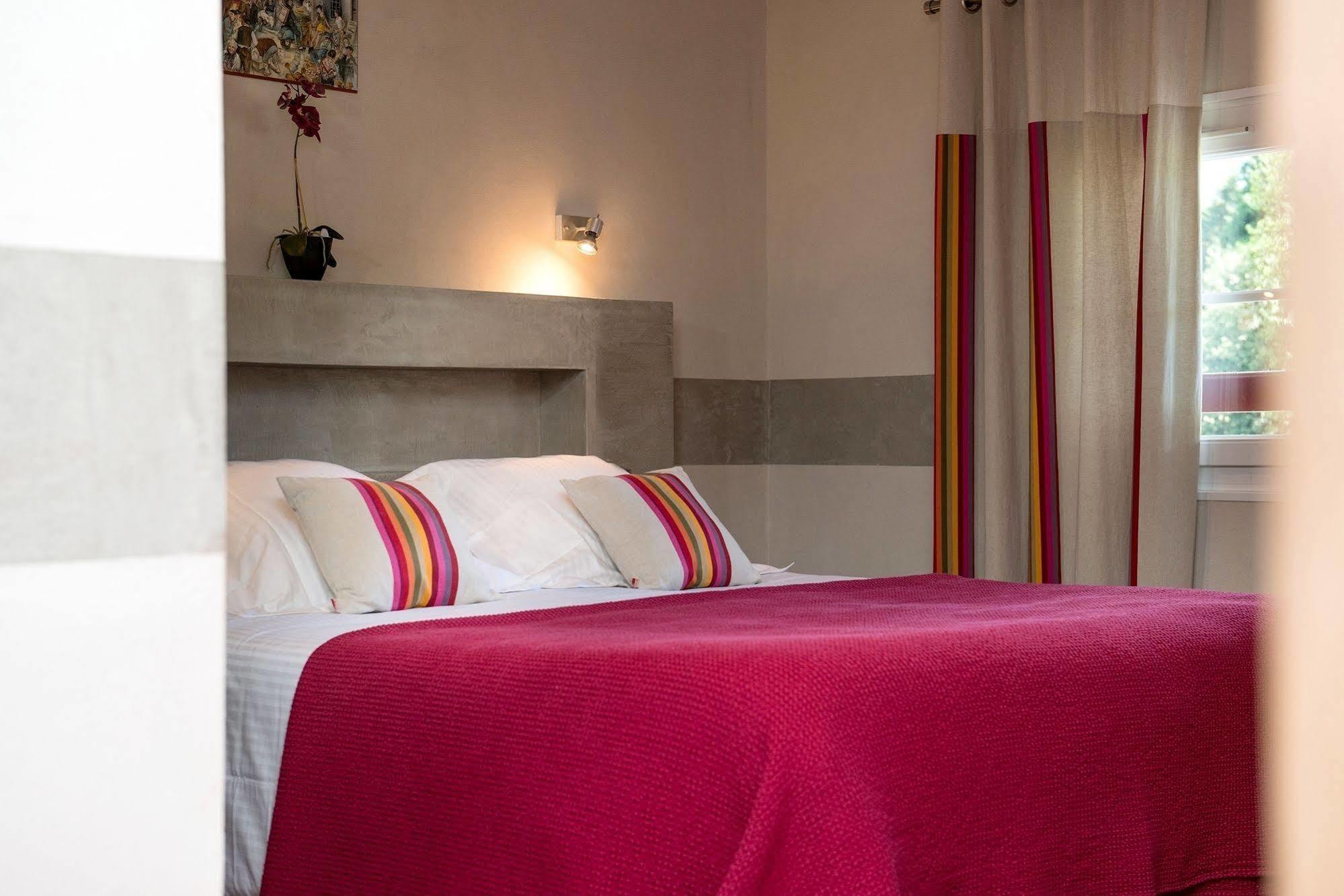 Logis Hotel Ur-Hegian Aïnhoa Eksteriør billede