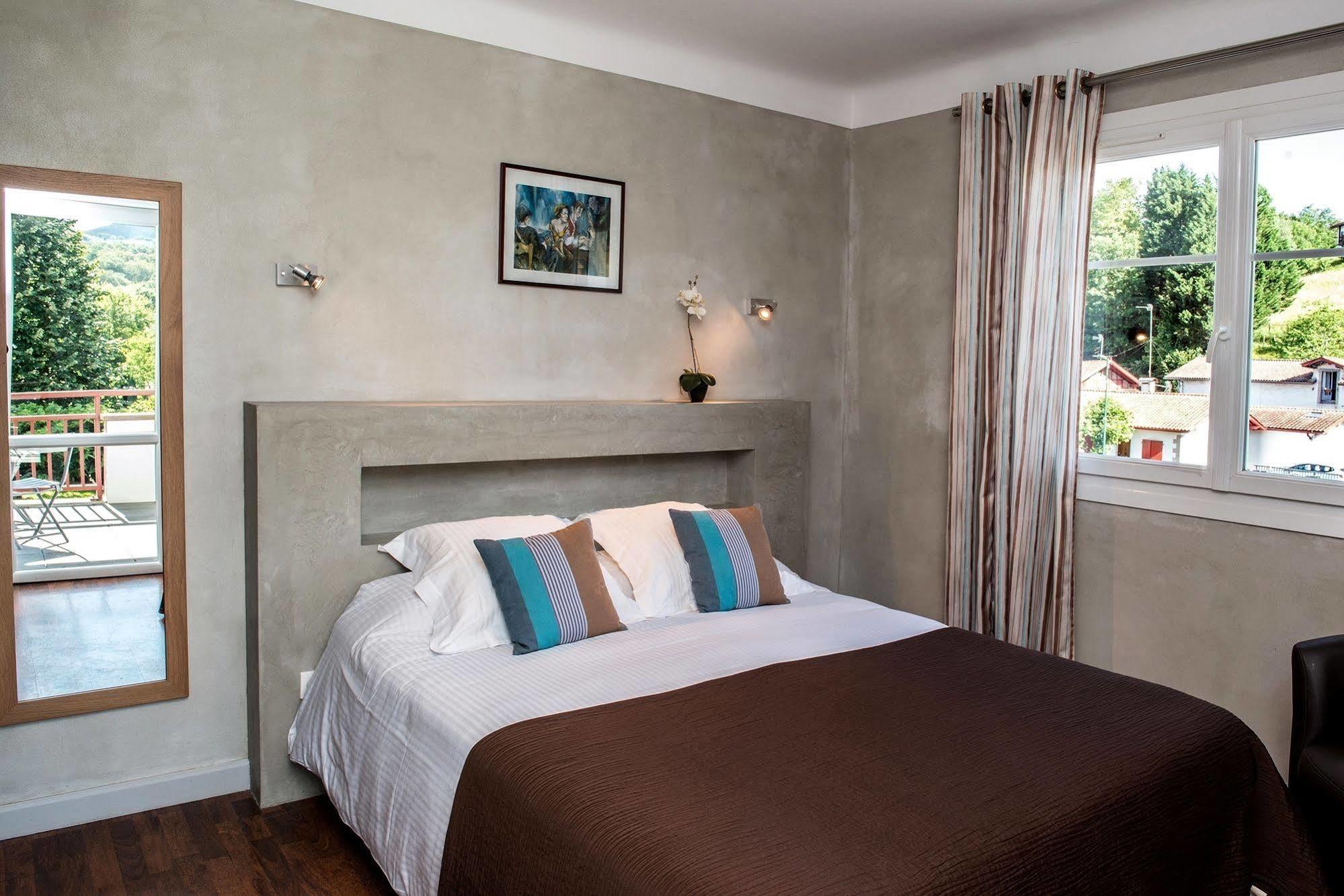 Logis Hotel Ur-Hegian Aïnhoa Eksteriør billede