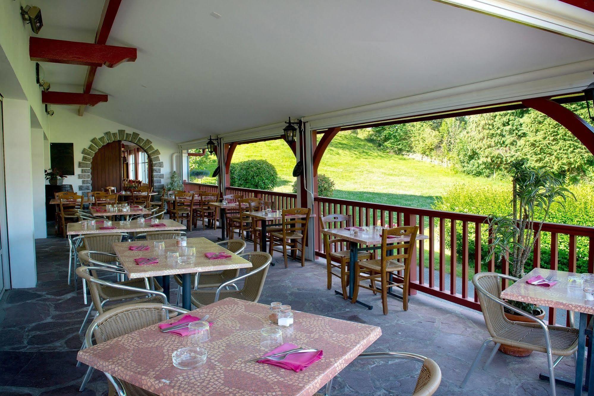 Logis Hotel Ur-Hegian Aïnhoa Eksteriør billede